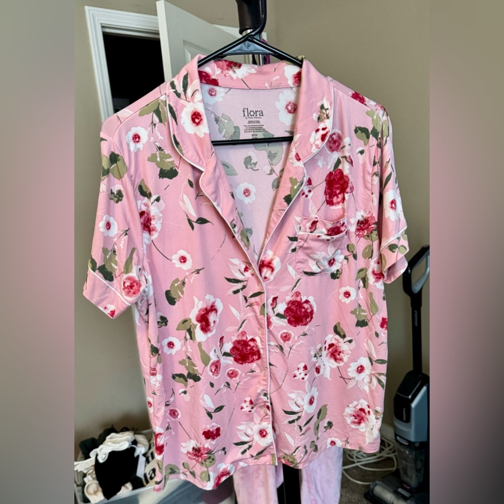 Flora Women's Pink Floral Pajama Set